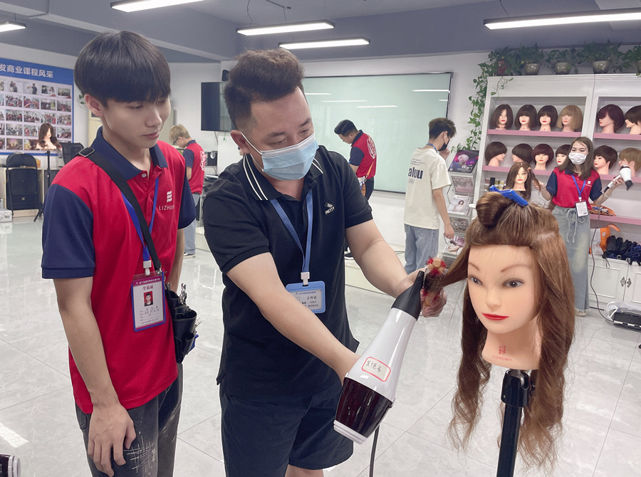 怎么樣才能做好吹風(fēng)造型？南寧美發(fā)吹風(fēng)培訓(xùn)