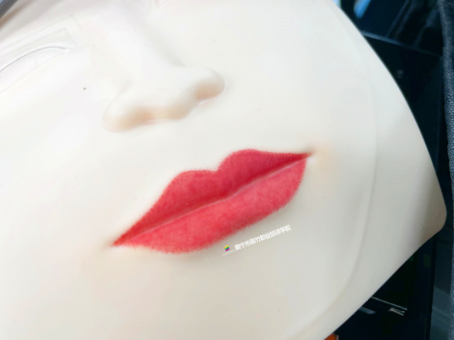 紋唇時的設(shè)計要點，南寧學紋唇