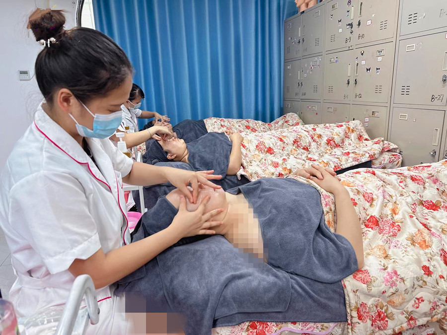 如何緩解魚尾紋的加深？南寧皮膚管理師學(xué)校告訴你