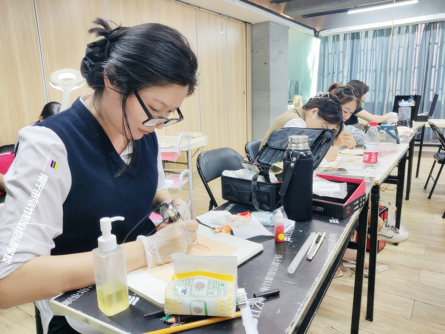 廣西正規(guī)紋繡學校排行：紋繡設(shè)計關(guān)鍵點解析