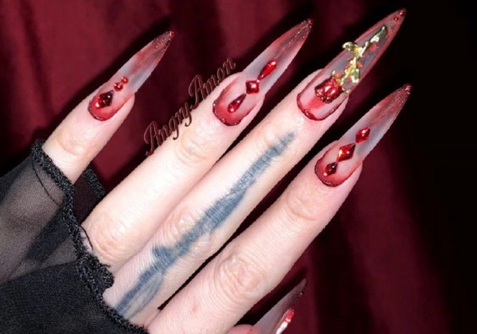 惡女美甲款式，廣西美甲職業(yè)技師學校準備好了