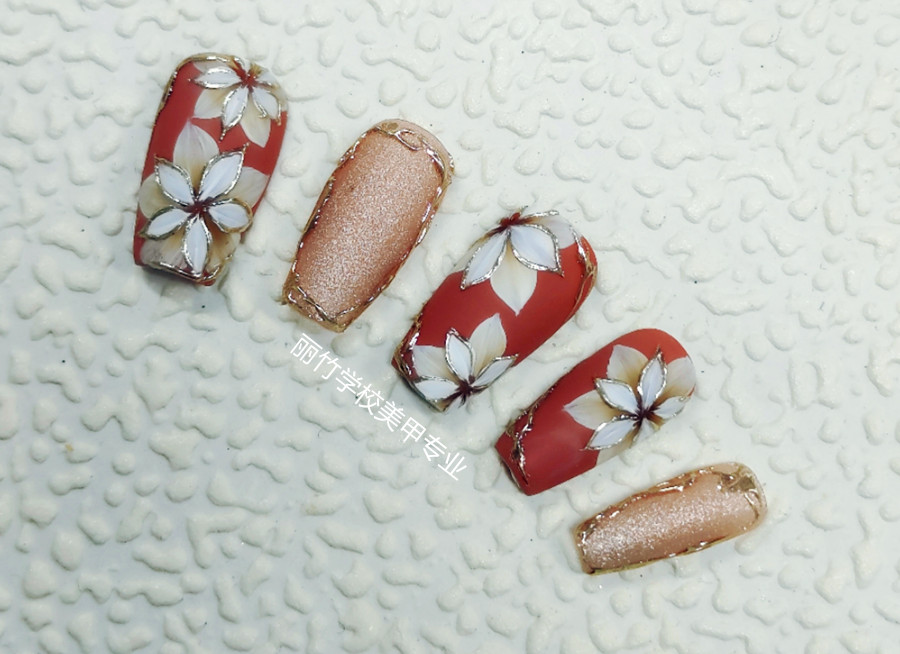 復(fù)古花卉美甲，實力展示廣西美甲學(xué)校哪家強(qiáng)？