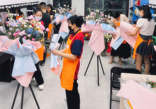 常見(jiàn)的開(kāi)業(yè)花籃類型，南寧花藝培訓(xùn)哪里的好？