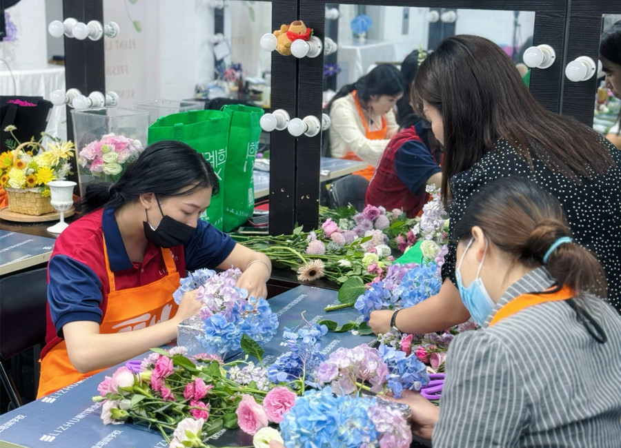 優(yōu)雅瀑布桌花布置，學(xué)花藝沒經(jīng)驗