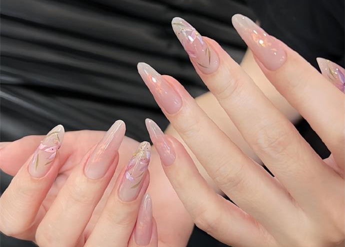 情人節(jié)美甲，美甲進修在南寧