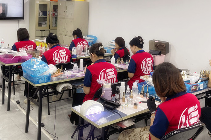 黑色系ins風(fēng)美甲，廣西美甲名校款式介紹