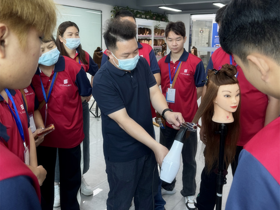 廣西學美發(fā)吹風課堂實況花絮