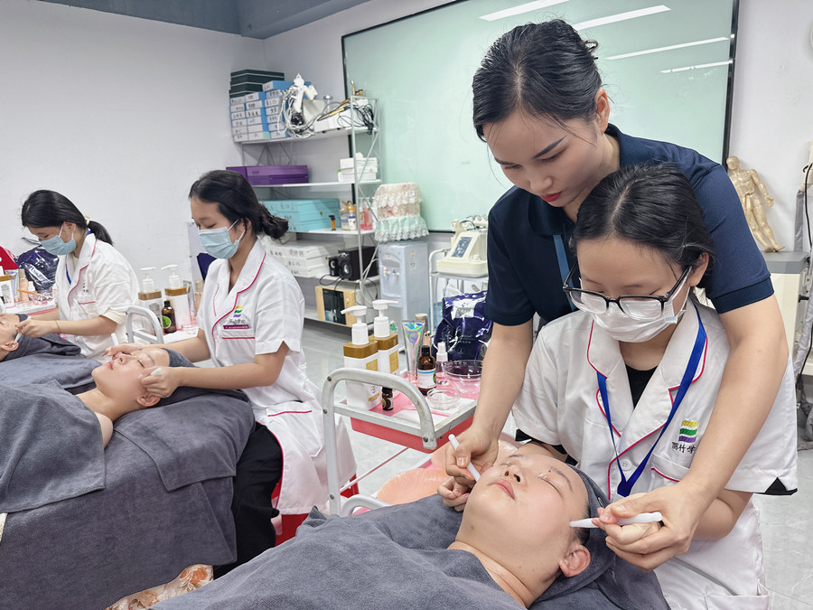 面部撥筋手法考核，南寧皮膚管理培訓(xùn)