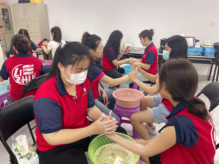 你的指甲為什么有豎線和白點？南寧學(xué)美甲基礎(chǔ)