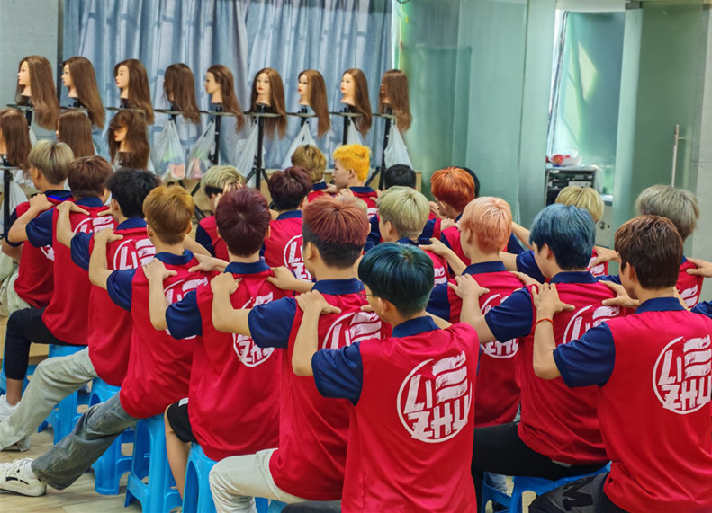 南寧學(xué)洗頭 | 南寧美發(fā)專業(yè)學(xué)校推薦