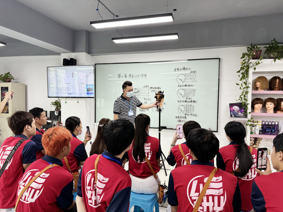 廣西南寧學(xué)美發(fā)？廣西美發(fā)學(xué)校怎么招生？