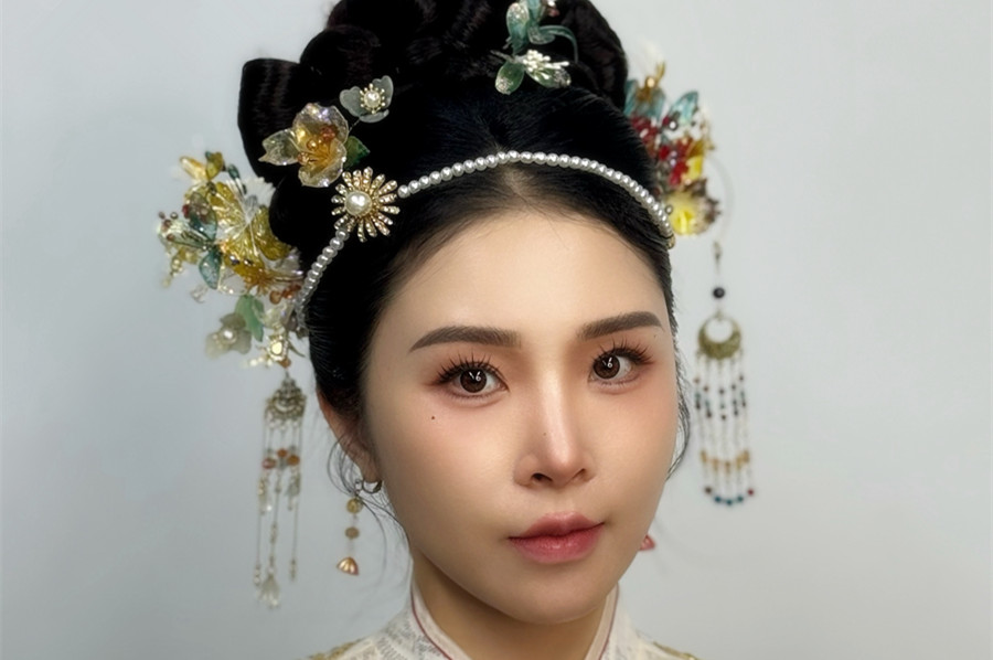 國(guó)潮新中式造型，南寧化妝新娘跟妝學(xué)校