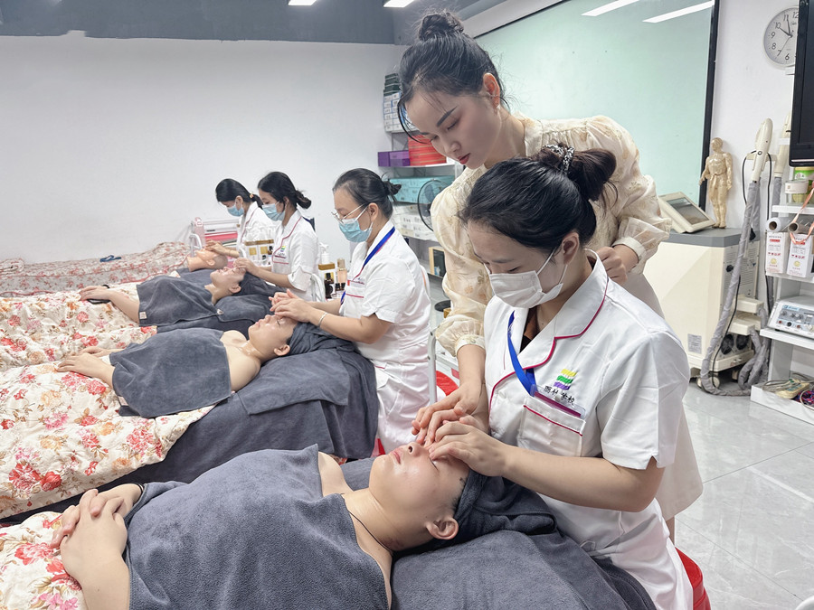 敏敏的肌膚怎么護(hù)理？廣西皮膚管理師教你