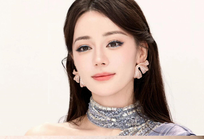 迪麗熱巴仿妝教程，和南寧彩妝高彩培訓(xùn)班一起學(xué)