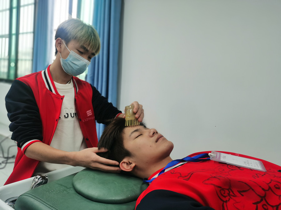 養(yǎng)發(fā)護膚基礎(chǔ)教學(xué)：日常護理頭發(fā)的方法