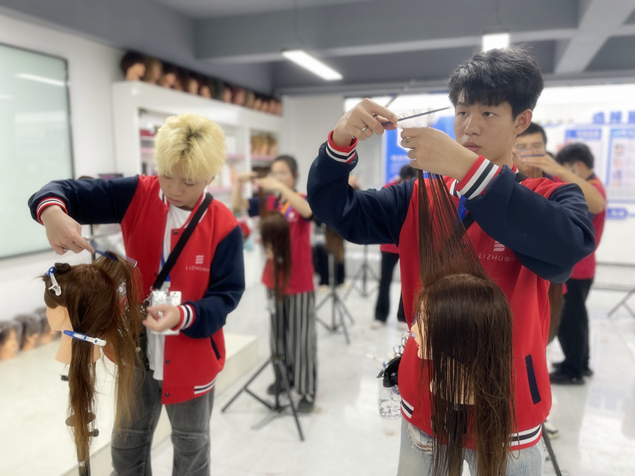 南寧理發(fā)學(xué)校：為何建議女士定期剪發(fā)？