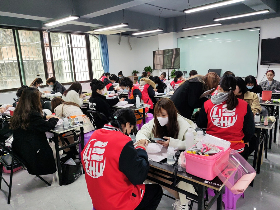 南寧美甲護(hù)理培訓(xùn)：為什么你的指甲又脆又?。?>
								
								<span id=