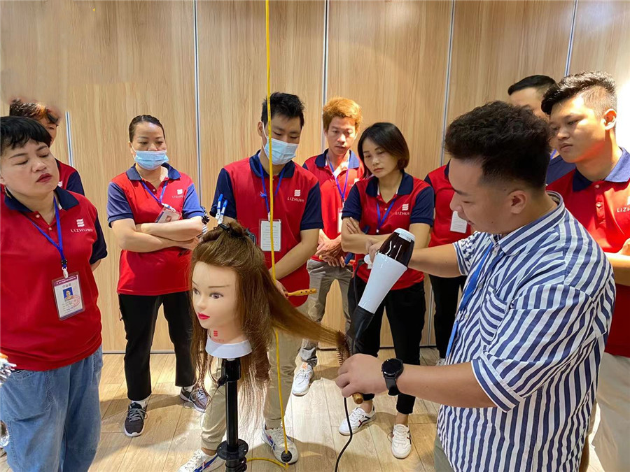 快速洗吹頭發(fā)的技巧，廣西吹風造型整理