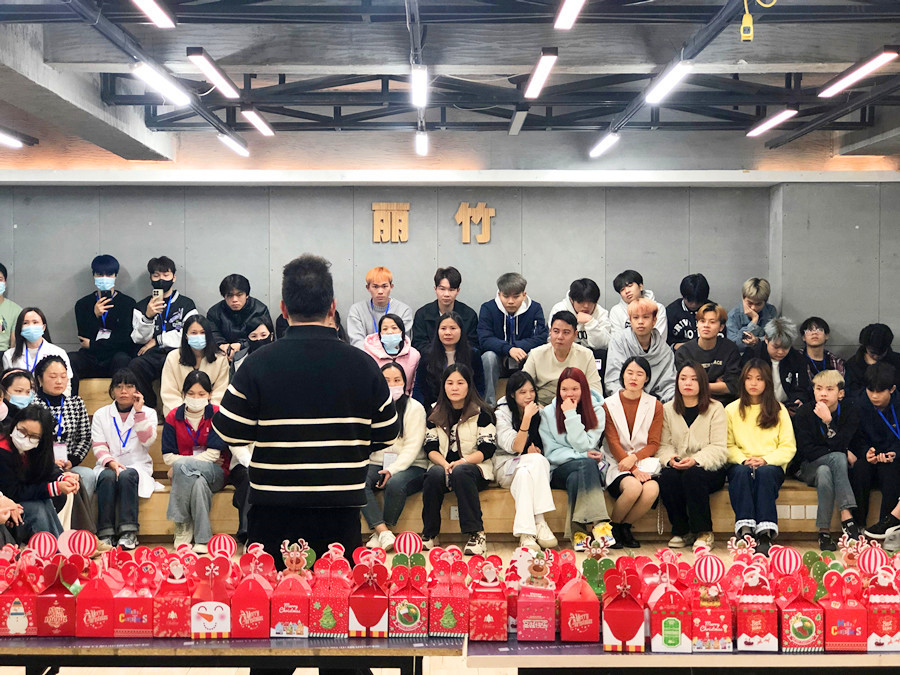 南寧美容美發(fā)化妝美甲學校玩轉“跨年”