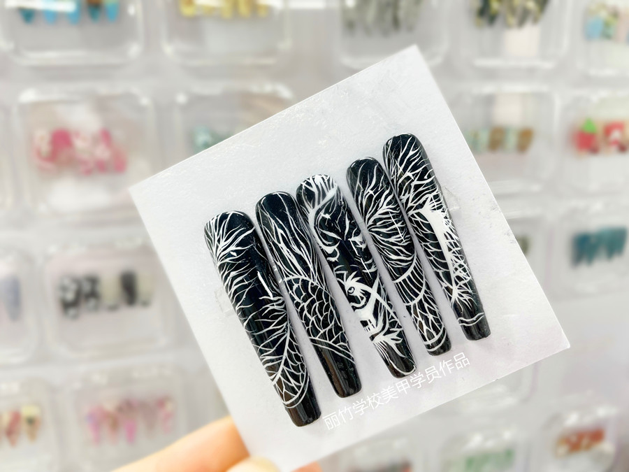 國(guó)風(fēng)線條美甲，南寧學(xué)美甲哪里專業(yè)？