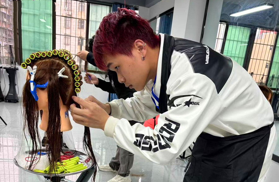 標(biāo)準(zhǔn)杠操作要點(diǎn)解析，廣西燙染培訓(xùn)排行總結(jié)