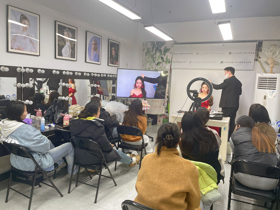 千金禮服造型教程解析，南寧新娘跟妝培訓