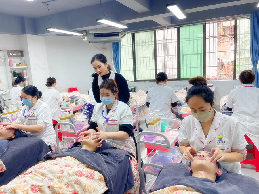 面部按摩手部操作技巧，廣西美容一對一教學