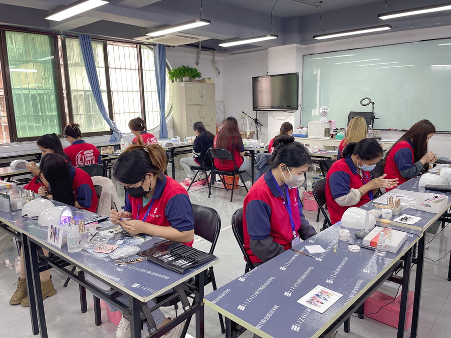  鏡面感蕾絲美甲，廣西美甲深造提升課作品