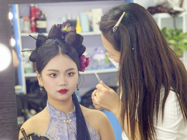 清冷新中式，南寧美妝學(xué)院零基礎(chǔ)學(xué)員作品