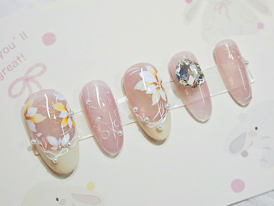 法式花卉美甲解析 | 南寧美甲學(xué)校哪些正規(guī)？