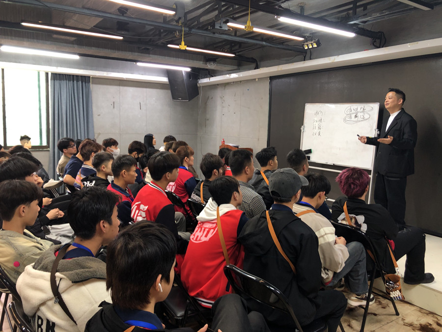 伯爵美容護(hù)膚連鎖機構(gòu) | 南寧美發(fā)職校就業(yè)宣講