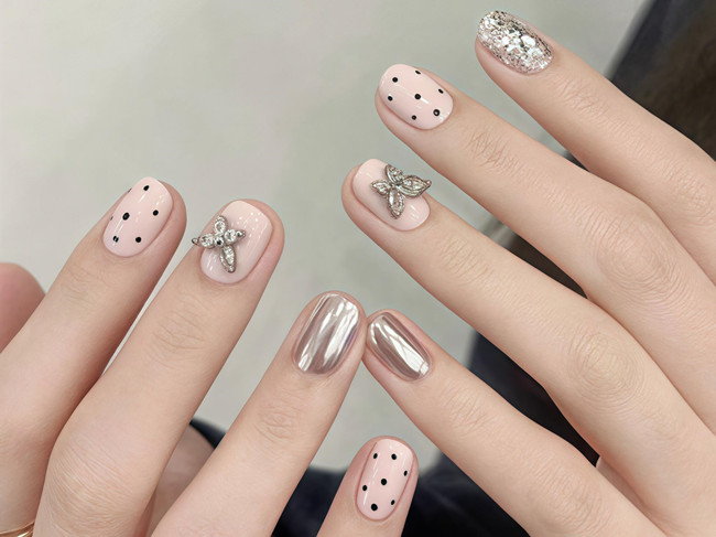 南寧美甲藝術學校：適合冷白皮的美甲