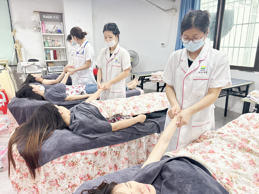 手臂按摩的好處，廣西美容美體教學(xué)