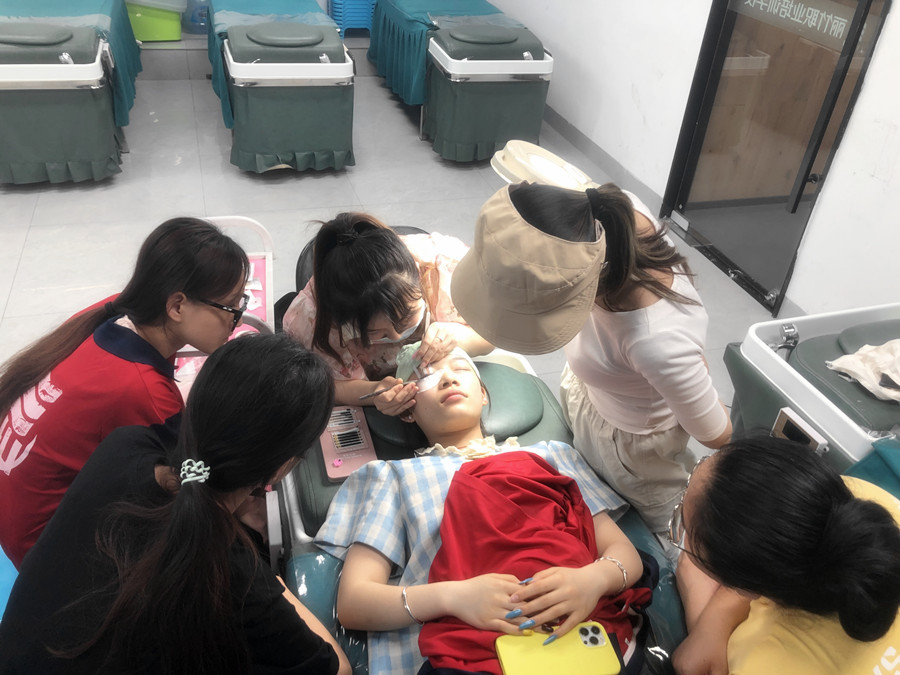 讓美睫保持時(shí)間長的技巧，學(xué)美睫從零開始