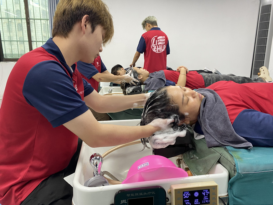 如何成為一個合格的美發(fā)洗護(hù)師？南寧洗頭專業(yè)