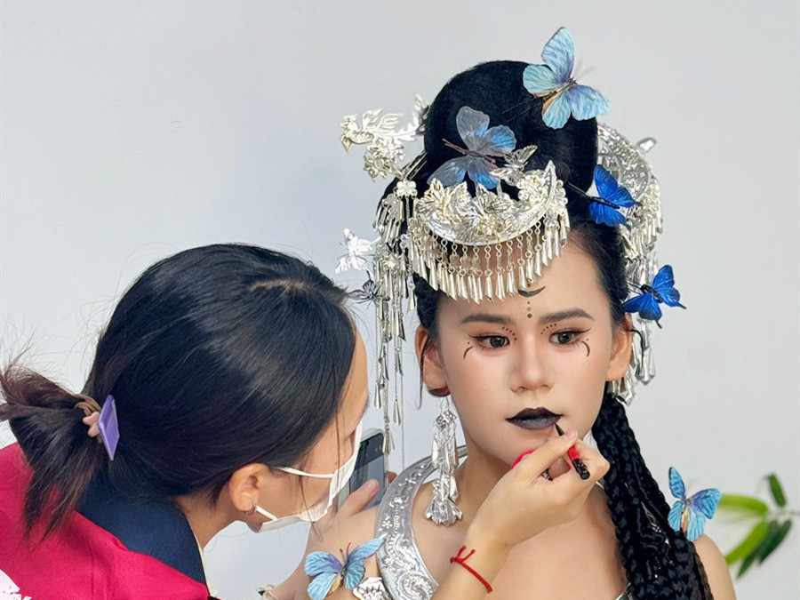 苗疆寫真造型，學化妝寫真南寧市