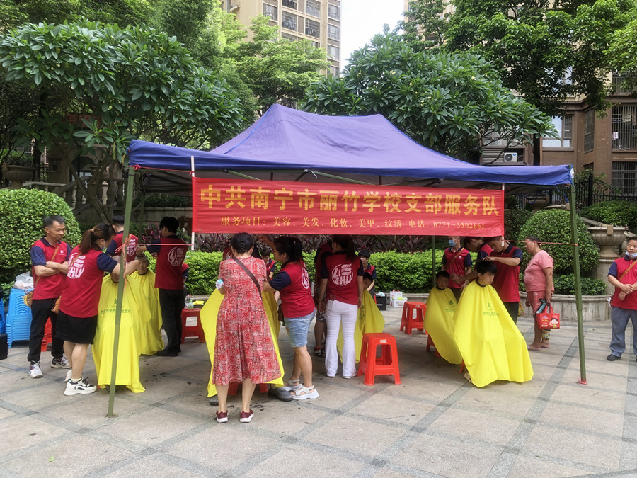 廣西美發(fā)義剪活動，現(xiàn)場溫馨歡樂