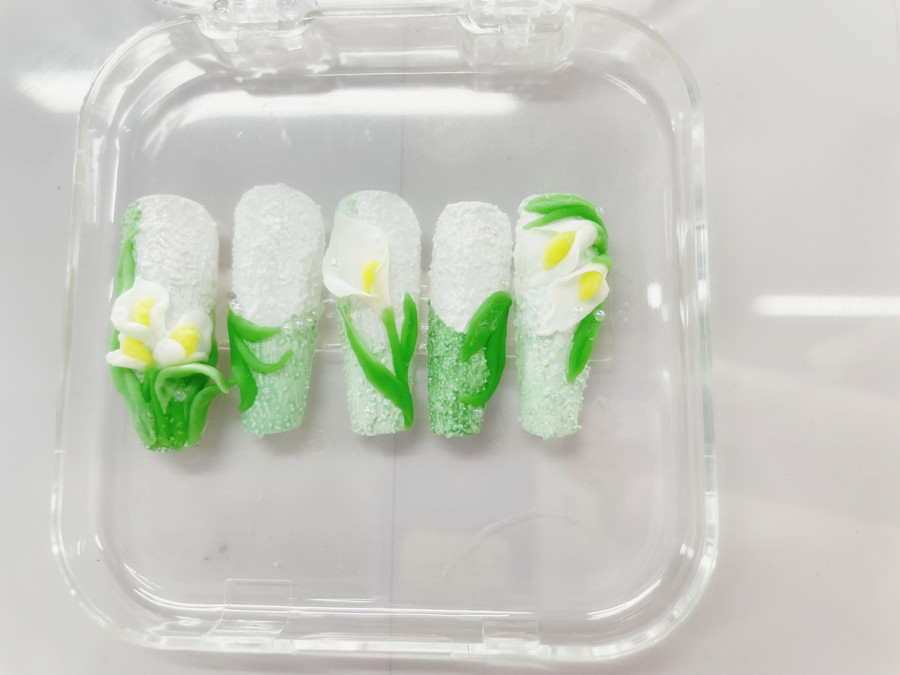 石膏微雕郁金香美甲，0基礎(chǔ)學(xué)美甲作品