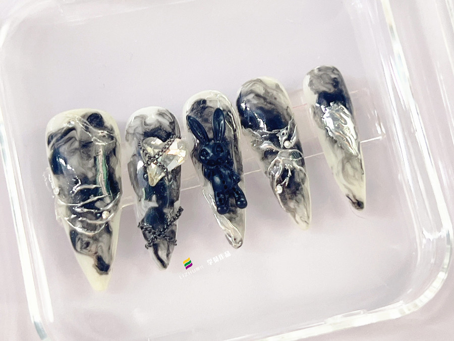 水墨暈染飾品美甲，南寧美甲店學(xué)徒必須款