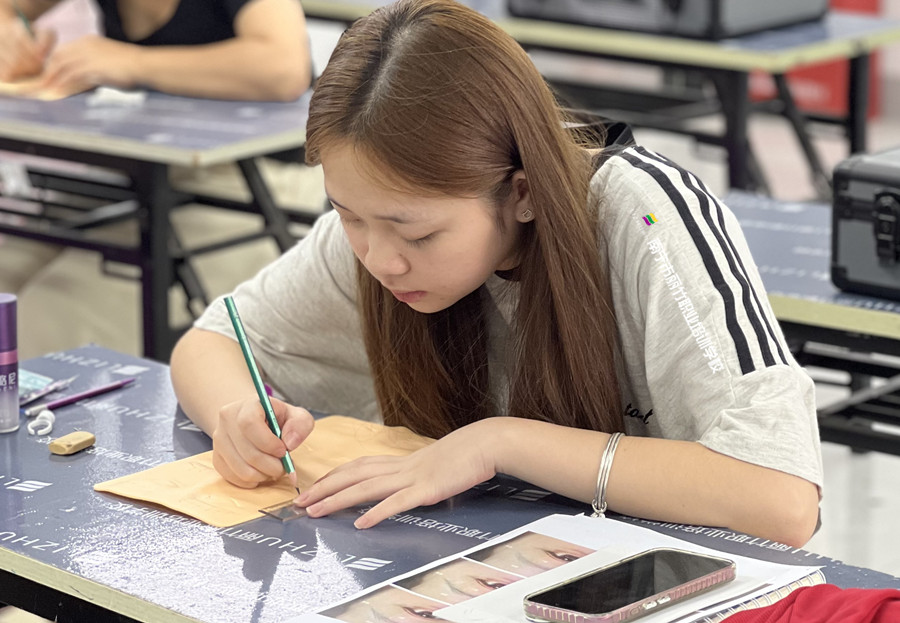 學紋繡0基礎(chǔ)：如何在仿皮上操作眉形