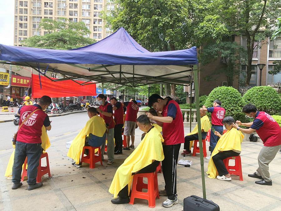 麗竹學(xué)校免費理發(fā)服務(wù)送到家，居民連聲感謝