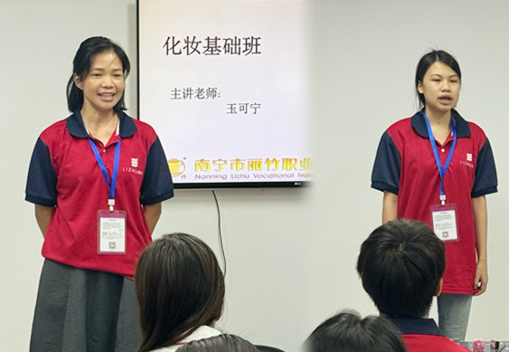 化妝新生自我介紹，廣西化妝課堂日常