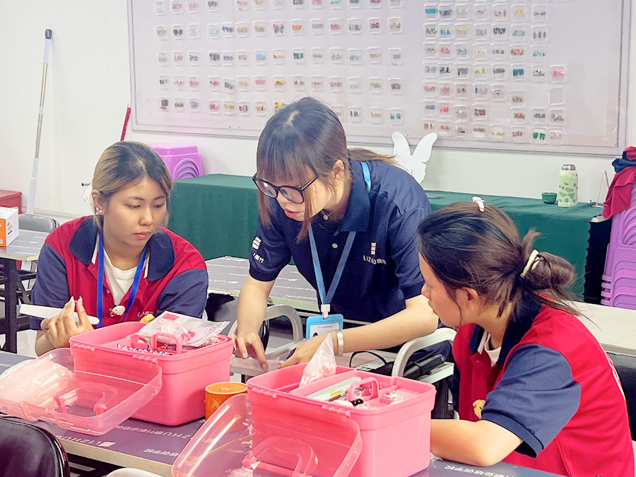 南寧美甲基礎(chǔ)班的課堂練習(xí)