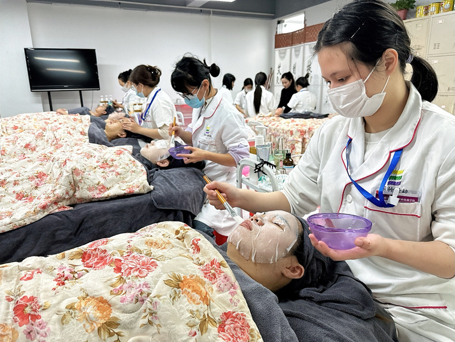 不同膚質敷面膜的頻率，南寧護膚學校分享