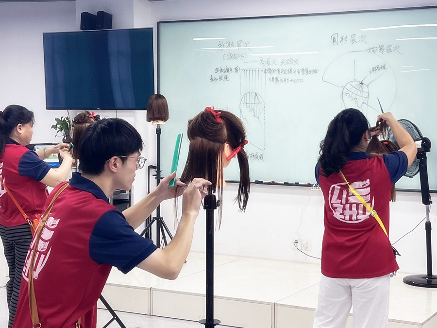 圓形層次修剪是什么？廣西美發(fā)造型學(xué)校為你解答