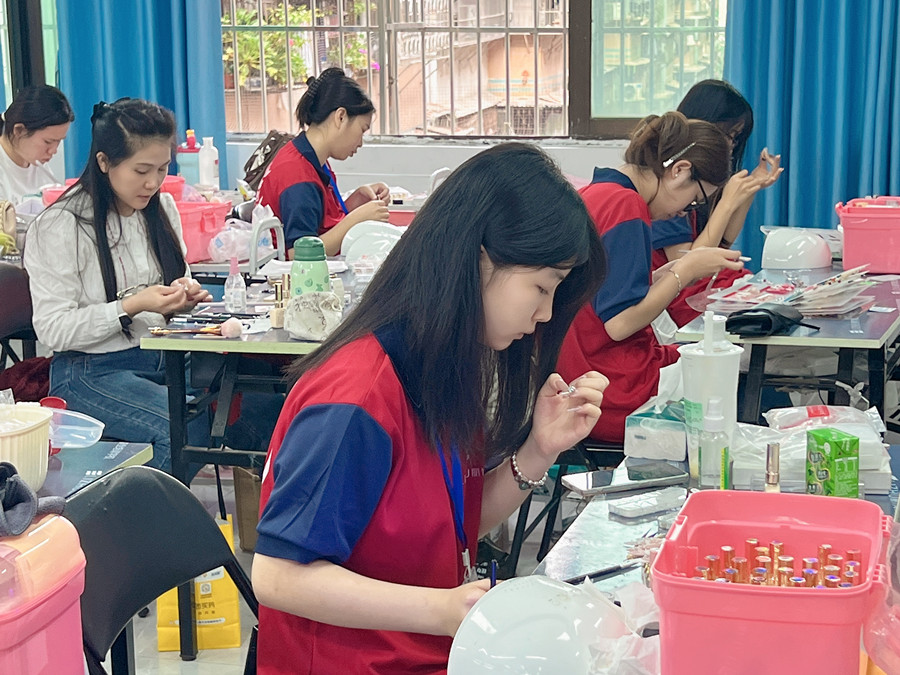 廣西美甲學(xué)習(xí)日常，到處都是歡聲笑語