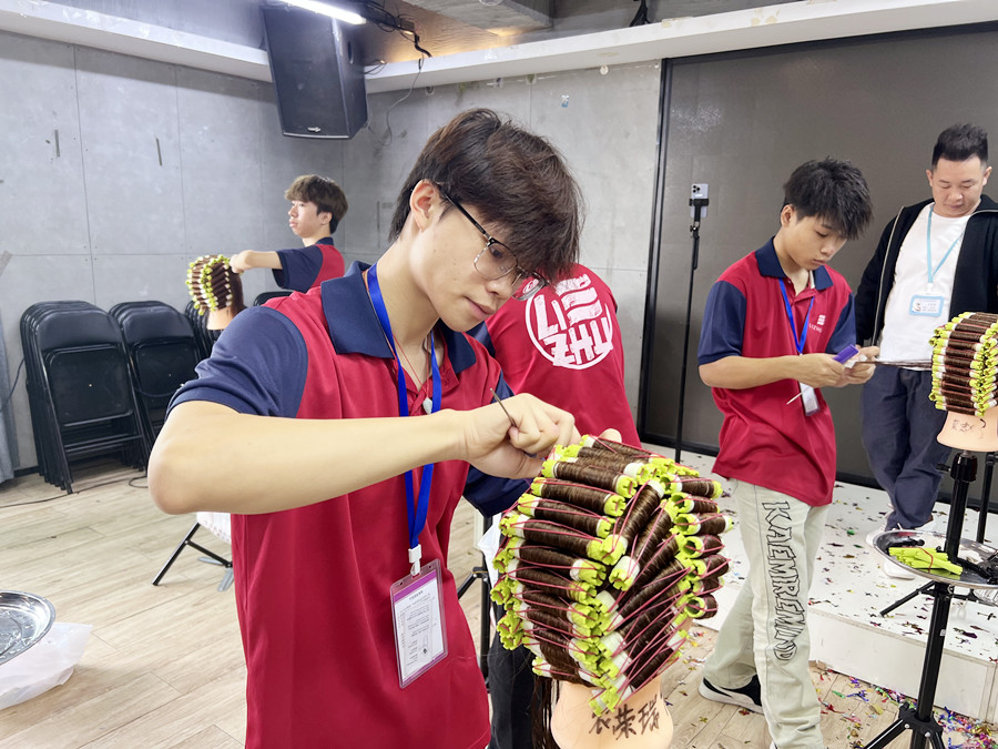 美發(fā)新手如何學(xué)上杠？南寧卷發(fā)培訓(xùn)