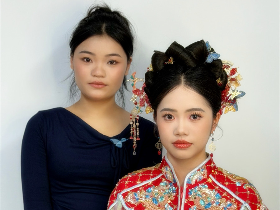 廣西化妝高彩學(xué)員作品---秀禾新娘造型