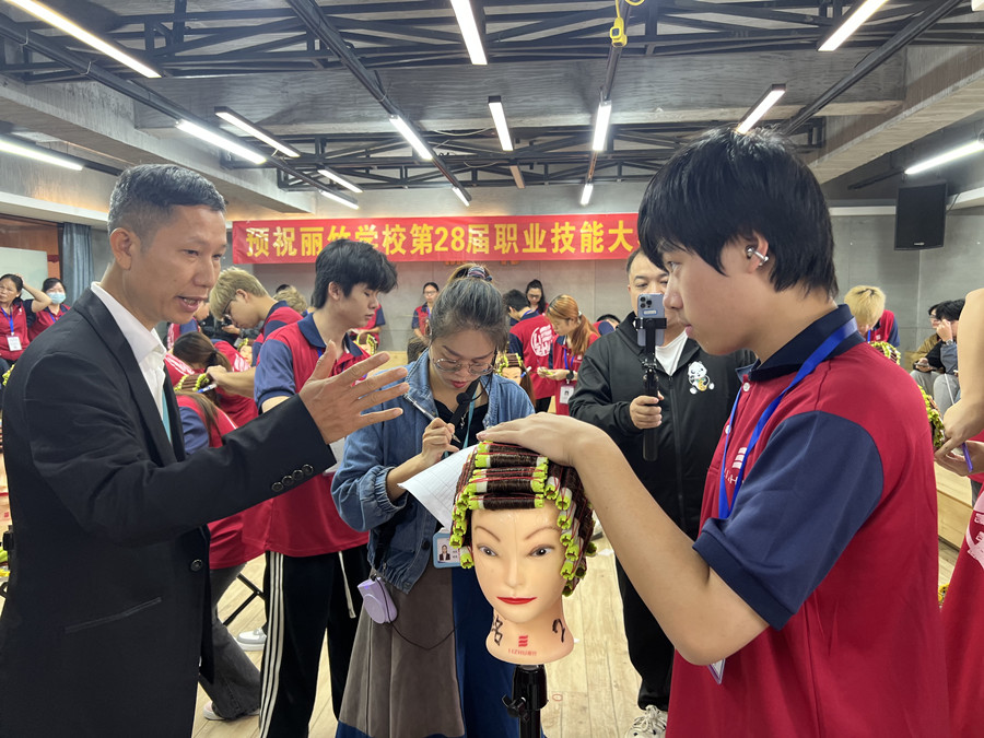 南寧美發(fā)學(xué)校技能大賽標(biāo)準(zhǔn)杠項目獲獎名單出爐