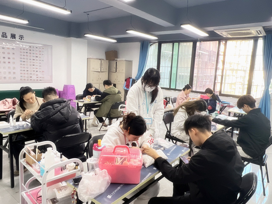 傳統(tǒng)美甲前置處理，南寧美甲專業(yè)教學(xué)講解